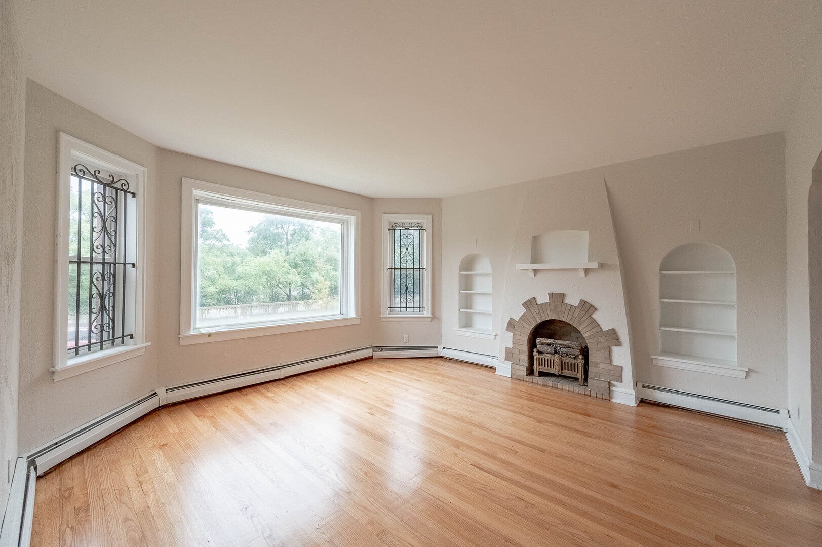 8344 S Lafayette Avenue