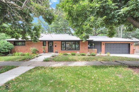 Photo of 801 N Stone Avenue, La Grange Park, IL 60526 (MLS # 12698475)