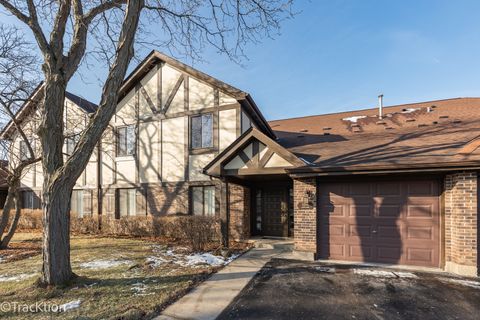 Photo of 1014 Lakeland Court #2a, Wheeling, IL 60090 (MLS # 12540046)