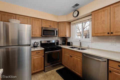 Tiny photo for 1014 Lakeland Court #2a, Wheeling, IL 60090 (MLS # 12540046)