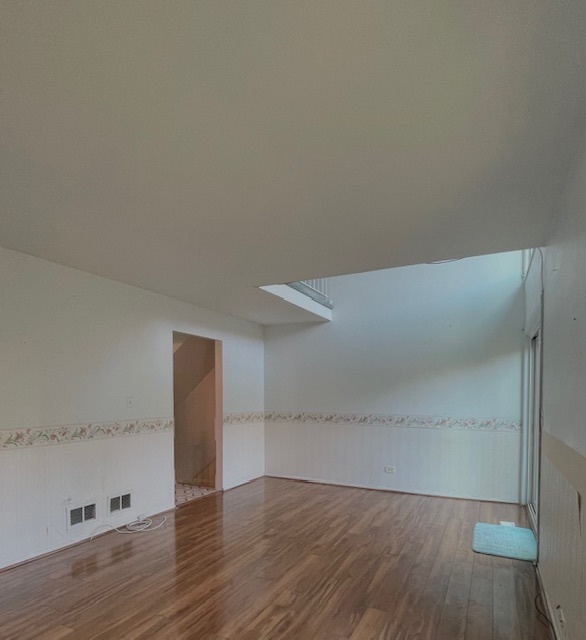 610 E Woodfield Trail