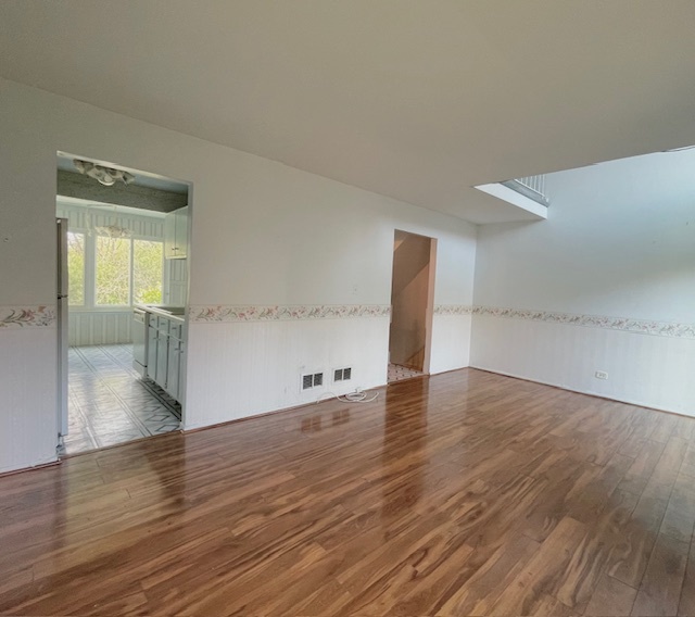 610 E Woodfield Trail