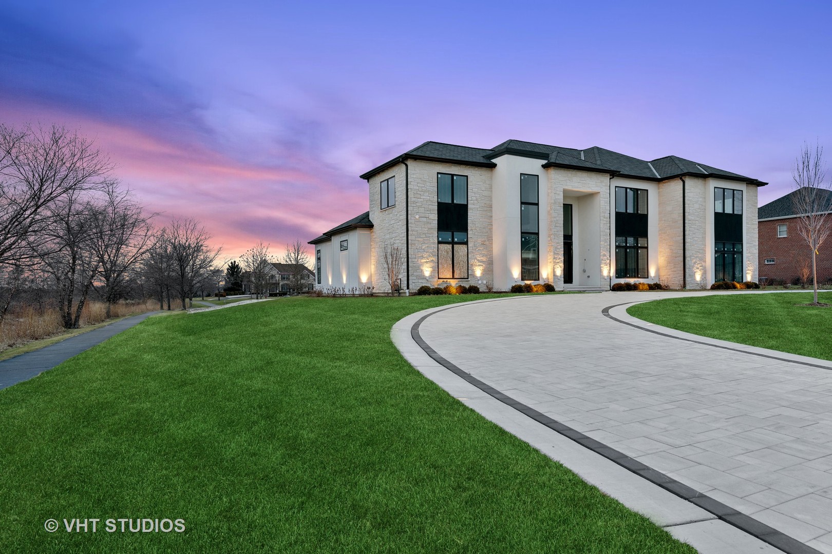 60 Wood Oaks Drive