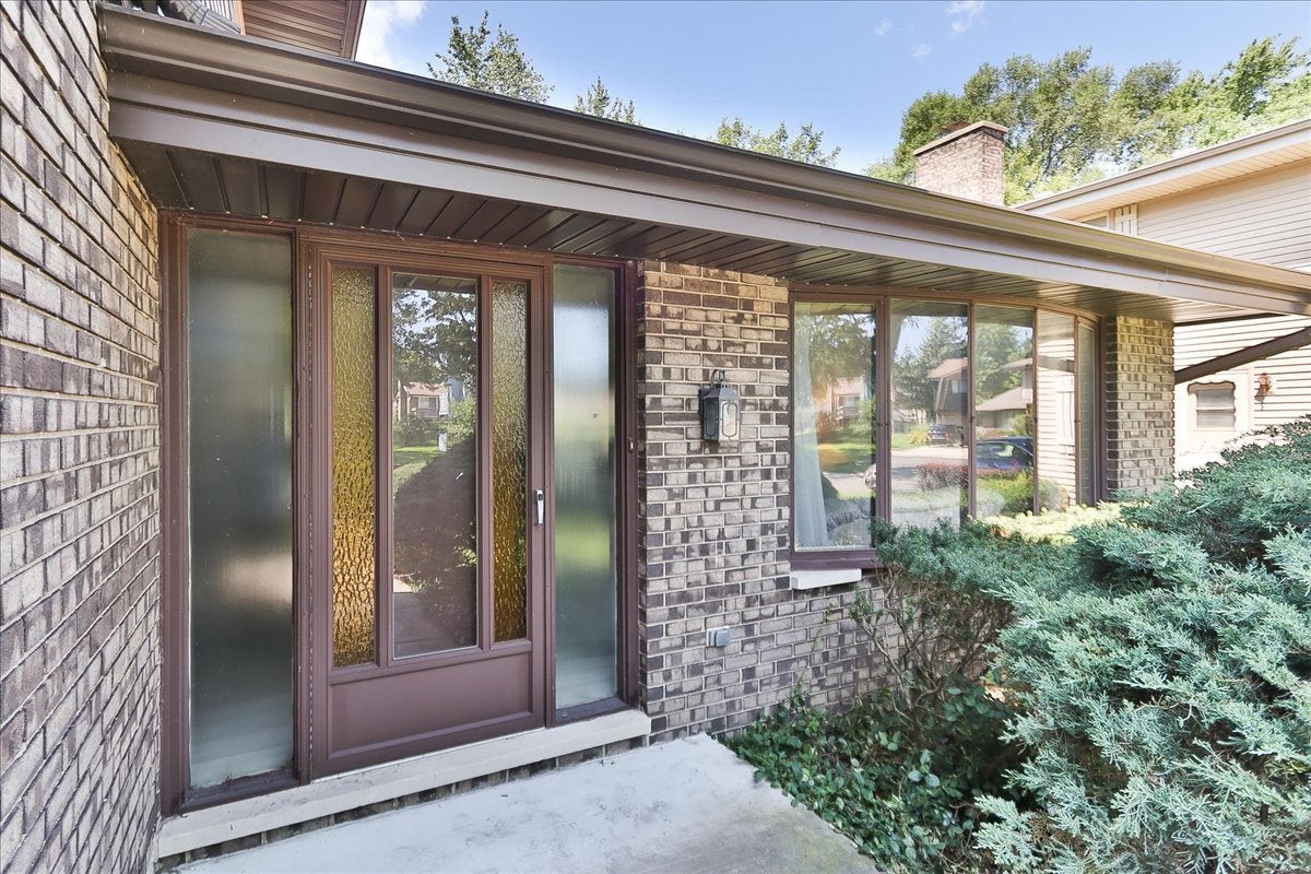 988 Tiverton Court