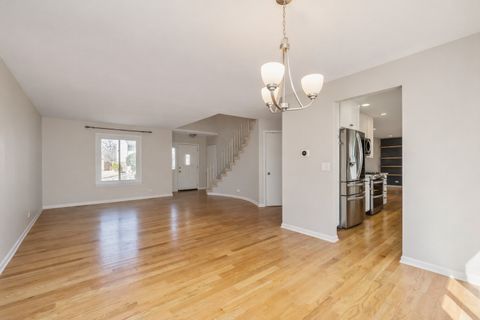 Tiny photo for 35 Manchester Lane, Vernon Hills, IL 60061 (MLS # 12596634)