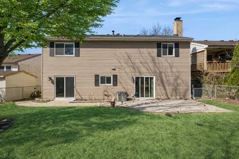 Tiny photo for 35 Manchester Lane, Vernon Hills, IL 60061 (MLS # 12596634)