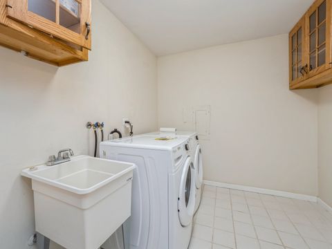 Tiny photo for 35 Manchester Lane, Vernon Hills, IL 60061 (MLS # 12596634)