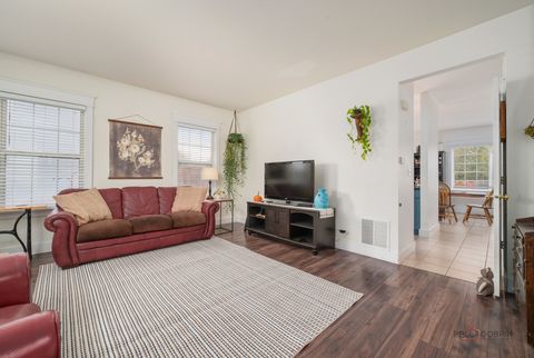 Tiny photo for 908 S Arlington Drive, Round Lake, IL 60073 (MLS # 12517075)