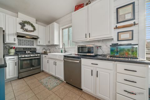 Tiny photo for 908 S Arlington Drive, Round Lake, IL 60073 (MLS # 12517075)