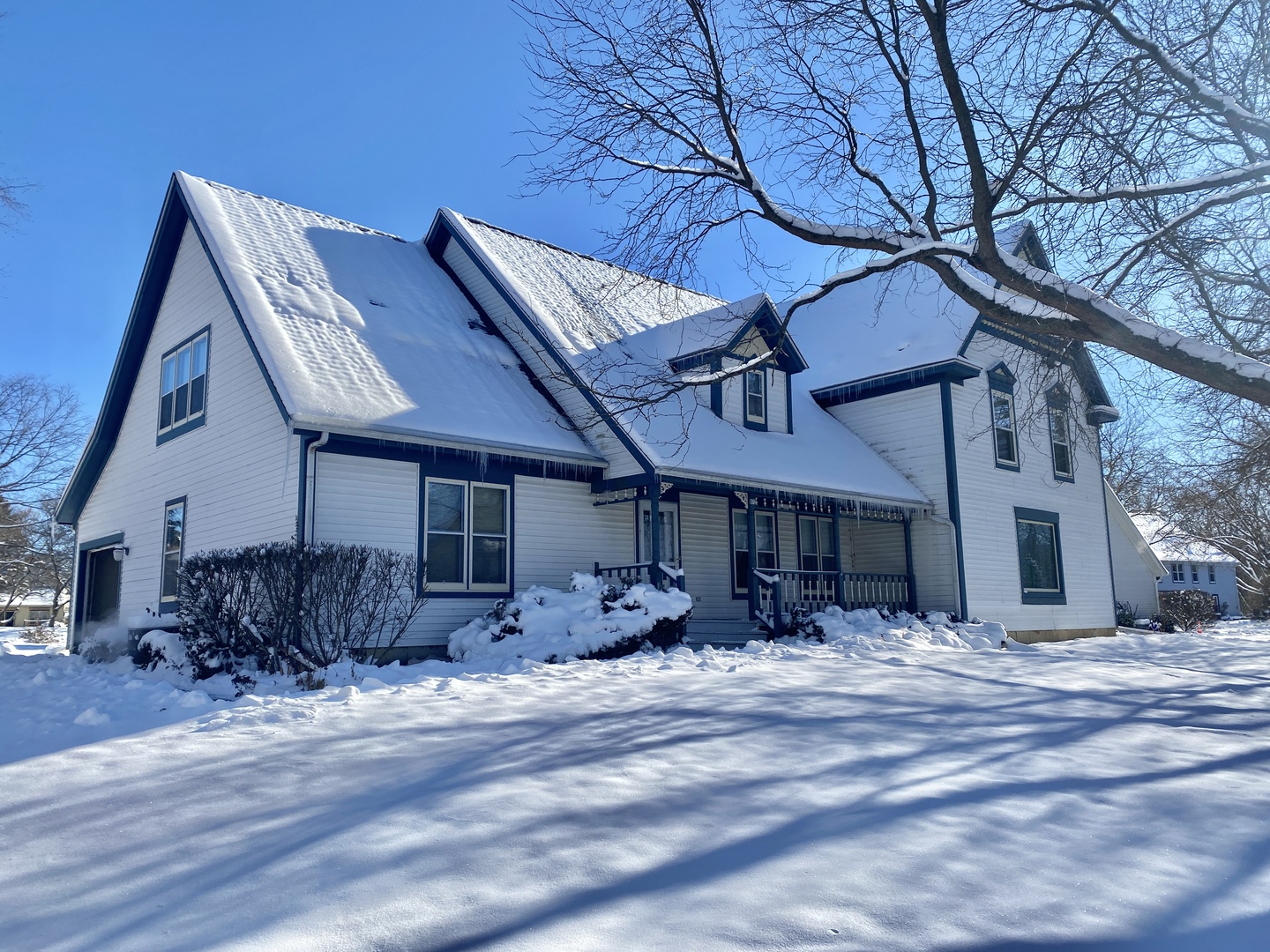 Woodstock, Illinois 60098, United States, 3 Bedrooms Bedrooms, ,3 BathroomsBathrooms,Residential,Active,254100