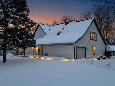 Tiny photo for 872 Victoria Drive, Woodstock, IL 60098 (MLS # 12530391)