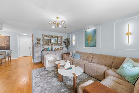 Tiny photo for 7A Kingery Quarter #201, Willowbrook, IL 60527 (MLS # 12624010)