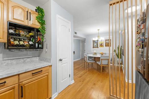 Tiny photo for 7A Kingery Quarter #201, Willowbrook, IL 60527 (MLS # 12624010)