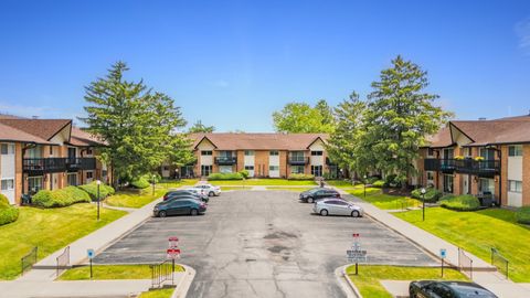 Tiny photo for 7A Kingery Quarter #201, Willowbrook, IL 60527 (MLS # 12624010)