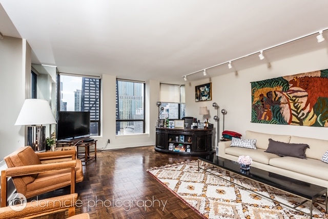 260 E Chestnut Street 3201