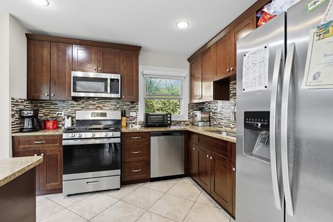 Tiny photo for 613 Saratoga Drive, Chicago Heights, IL 60411 (MLS # 12472950)