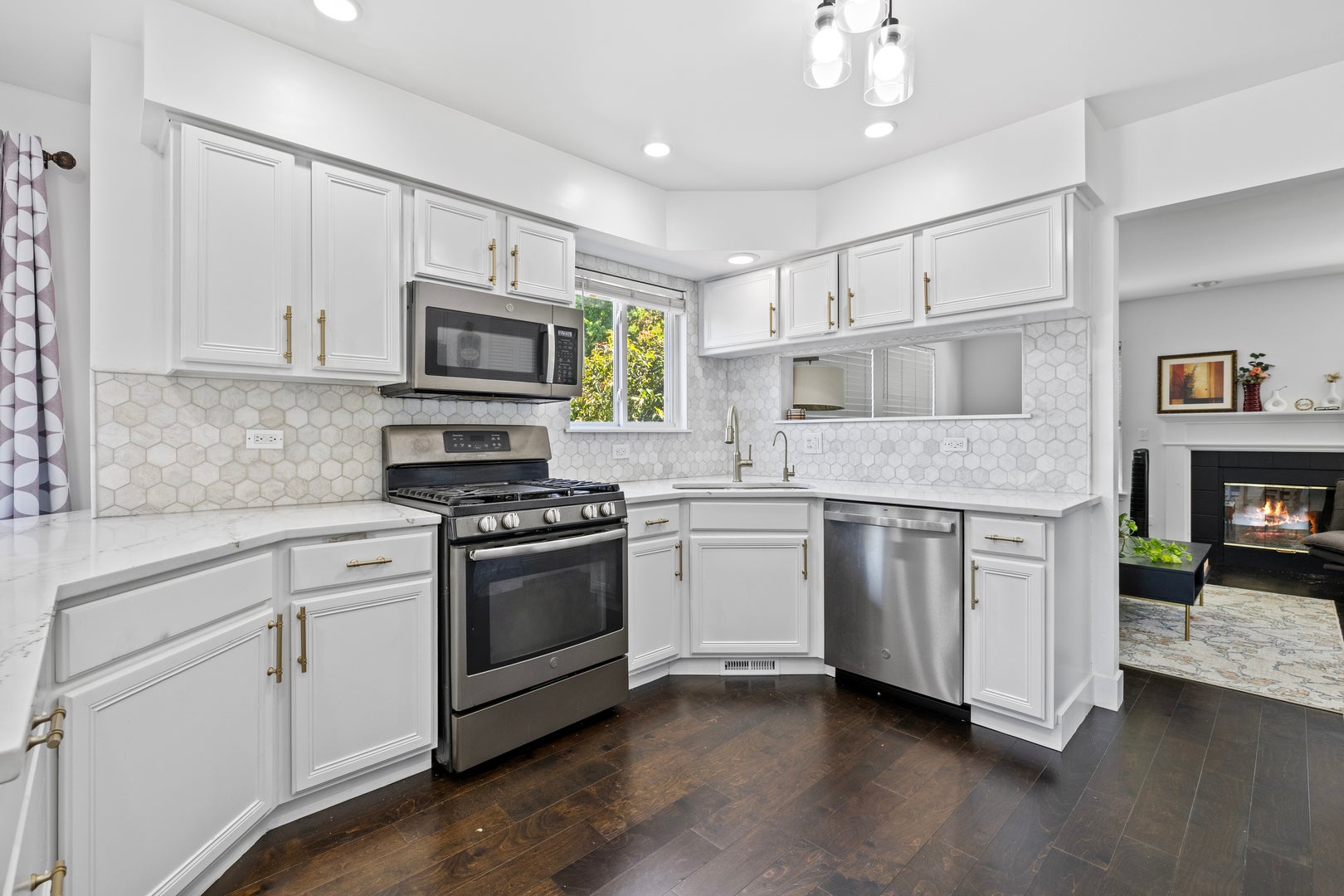2462 Green Valley Court