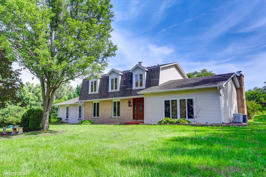 Photo for 13245 Silver Fox Drive, Lemont, IL 60439 (MLS # 12497897)