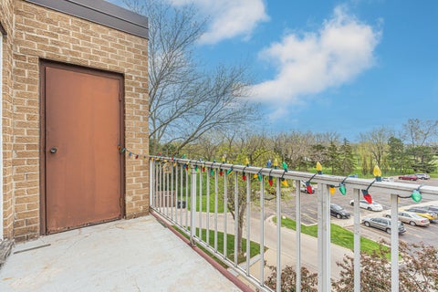 Tiny photo for 945 E Kenilworth Avenue #423, Palatine, IL 60074 (MLS # 12666907)