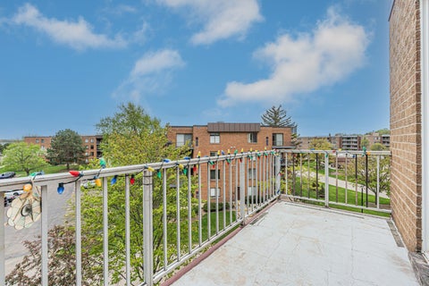 Tiny photo for 945 E Kenilworth Avenue #423, Palatine, IL 60074 (MLS # 12666907)