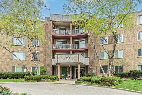 Tiny photo for 945 E Kenilworth Avenue #423, Palatine, IL 60074 (MLS # 12666907)