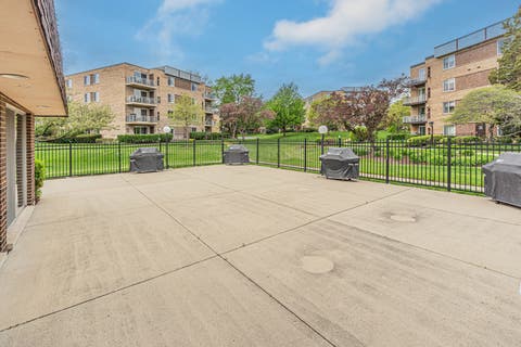 Tiny photo for 945 E Kenilworth Avenue #423, Palatine, IL 60074 (MLS # 12666907)