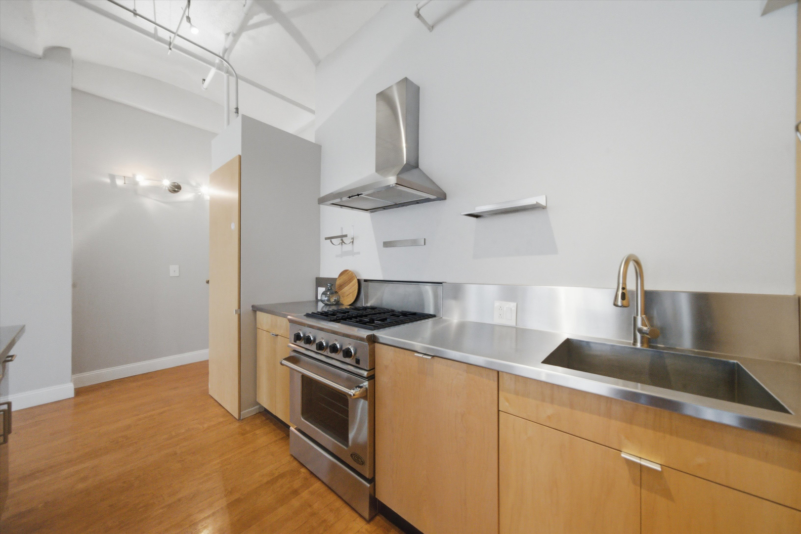 633 S Plymouth Court 702