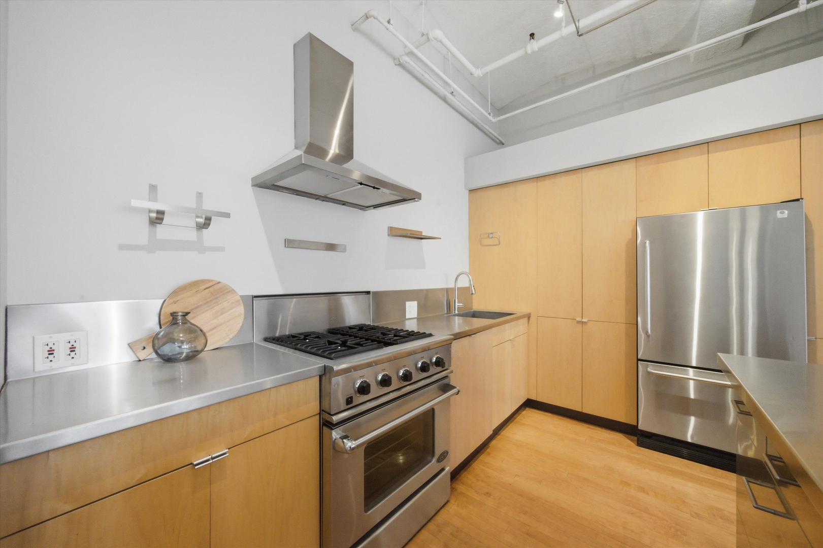 633 S Plymouth Court 702