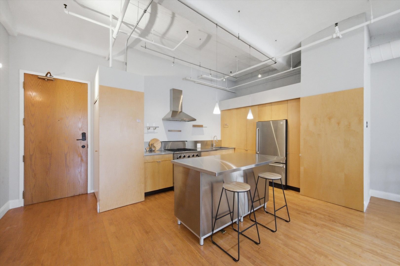 633 S Plymouth Court 702