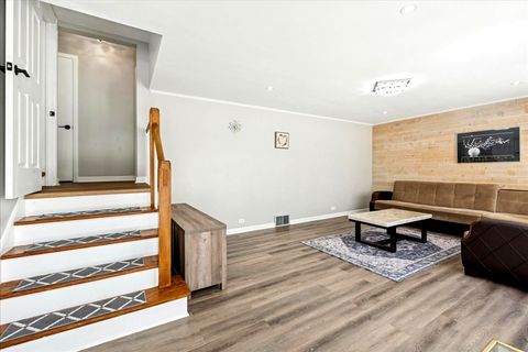 Tiny photo for 507 S Waterman Avenue, Arlington Heights, IL 60004 (MLS # 12596180)