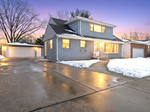 Tiny photo for 507 S Waterman Avenue, Arlington Heights, IL 60004 (MLS # 12596180)