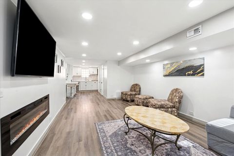 Tiny photo for 507 S Waterman Avenue, Arlington Heights, IL 60004 (MLS # 12596180)