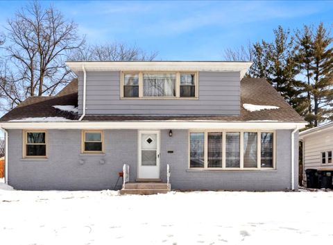 Tiny photo for 507 S Waterman Avenue, Arlington Heights, IL 60004 (MLS # 12596180)