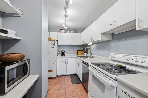 Tiny photo for 5320 N SHERIDAN Road #1911, Chicago, IL 60640 (MLS # 12671112)