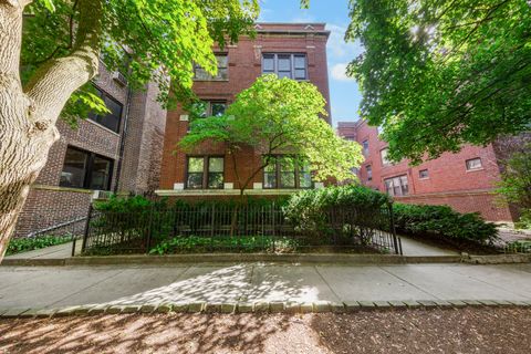 Photo of 1447 W Rosemont Avenue #1, Chicago, IL 60660 (MLS # 12572098)