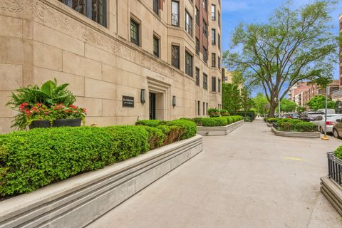 Tiny photo for 421 W Melrose Street #10B, Chicago, IL 60657 (MLS # 12385000)