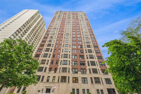 Photo of 421 W Melrose Street #10B, Chicago, IL 60657 (MLS # 12385000)