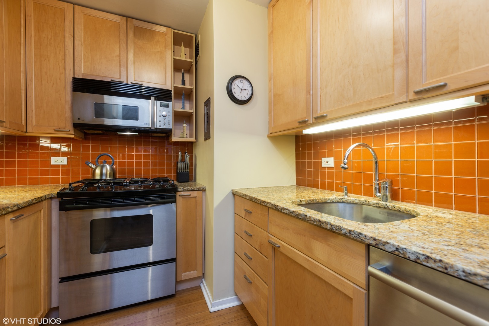 247 E CHESTNUT Street 404