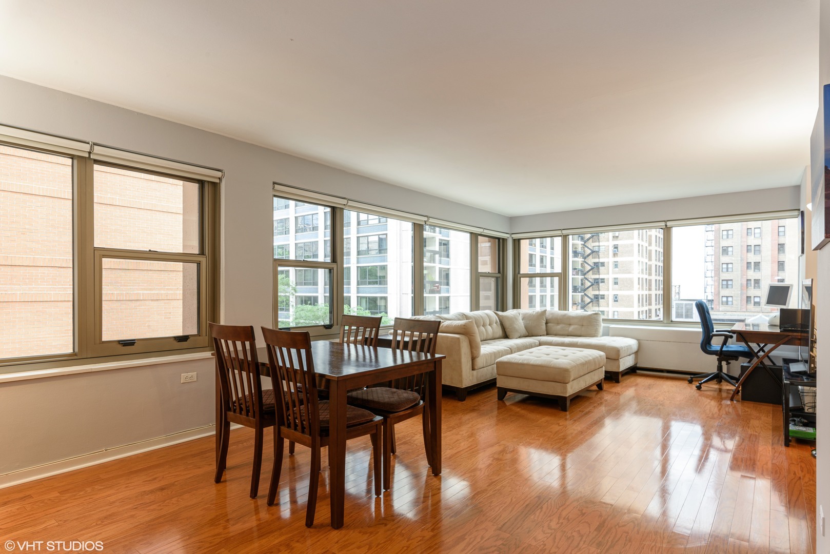 247 E CHESTNUT Street 404