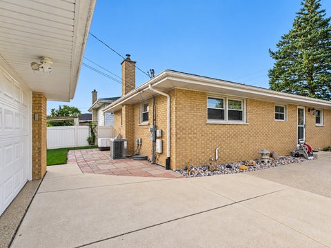 Tiny photo for 1507 Oakton Street, Park Ridge, IL 60068 (MLS # 12774172)