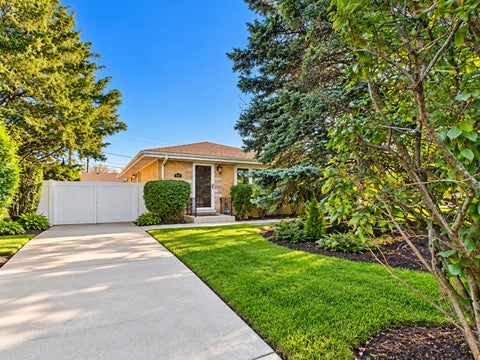 Tiny photo for 1507 Oakton Street, Park Ridge, IL 60068 (MLS # 12774172)
