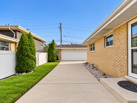 Tiny photo for 1507 Oakton Street, Park Ridge, IL 60068 (MLS # 12774172)