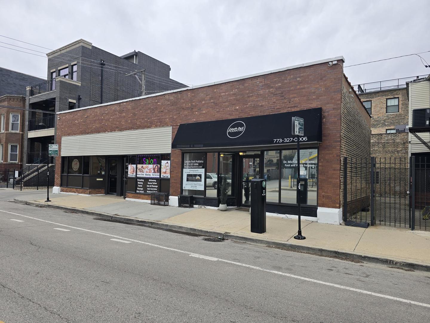 2752 N Southport Street