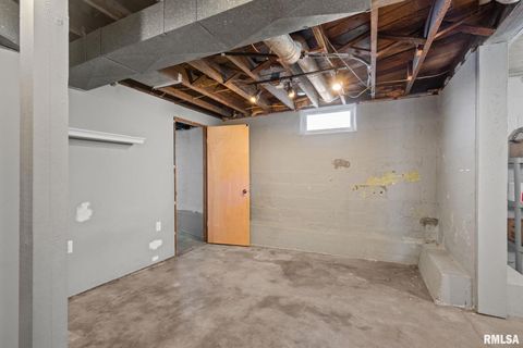 Tiny photo for 1602 37TH Street, Rock Island, IL 61201 (MLS # QC4270103)