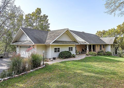 Photo of 1024 White Pine Drive, Dixon, IL 61021 (MLS # 12508536)