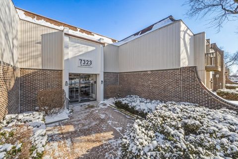 7323 Blackburn Avenue Unit 203, Downers Grove, IL 60516 - #: 12556907
