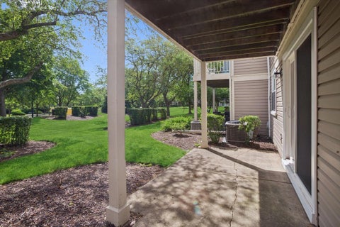 Tiny photo for 33 Ashburn Court #B, Schaumburg, IL 60193 (MLS # 12659200)