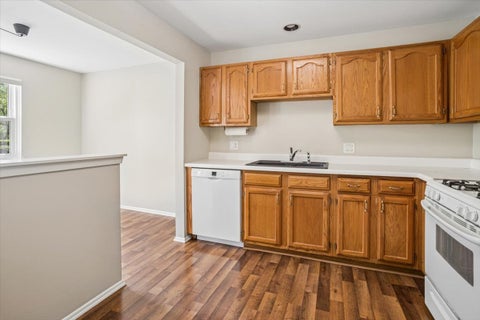 Tiny photo for 33 Ashburn Court #B, Schaumburg, IL 60193 (MLS # 12659200)