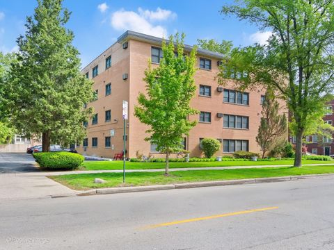 Tiny photo for 500 Washington Boulevard #301, Oak Park, IL 60302 (MLS # 12639523)