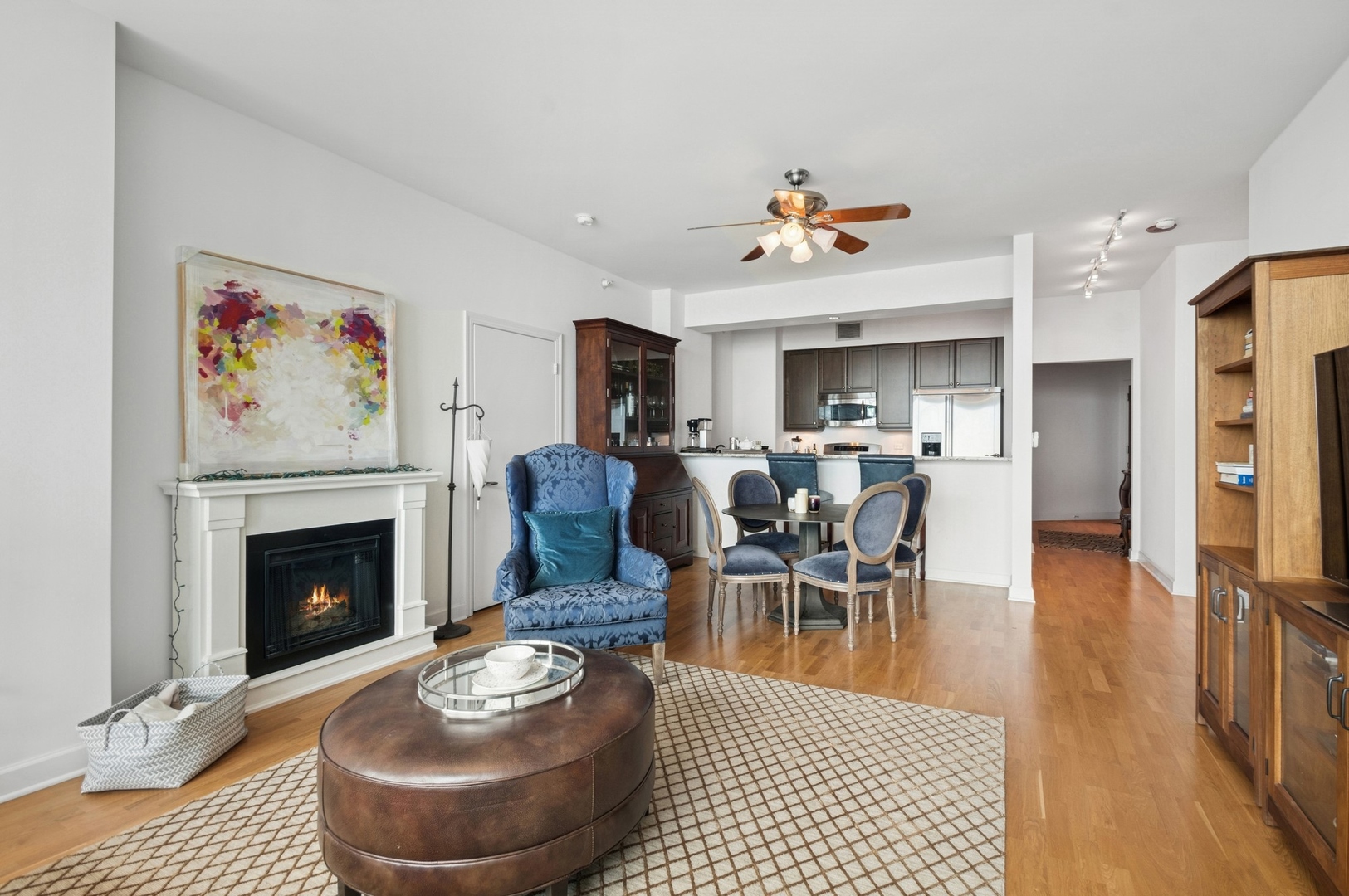 1201 S PRAIRIE Avenue 4204